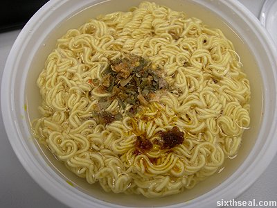alladin lemon chicken noodles water