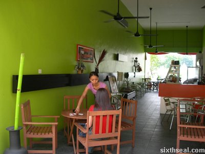 lunch box cafe interior