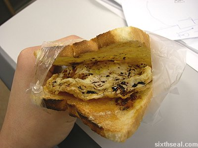 roti kahwin egg