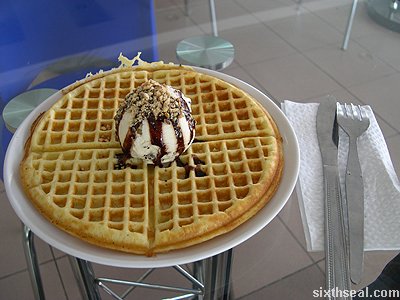 gelato cafe waffle