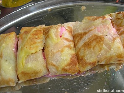 roti pisang cheese strawberry slices