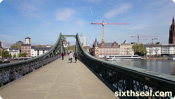 frankfurt love bridge